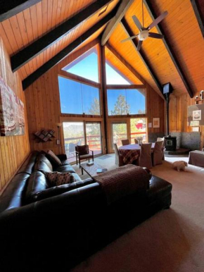 Lovely Mountain-View Retreat- gorgeous views!